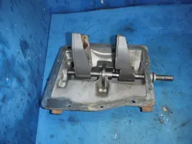 13-52-096-902 Borg Warner 13-51-097-901 T5 5 Speed S-10 Transmission Top Cover With Shift Forks