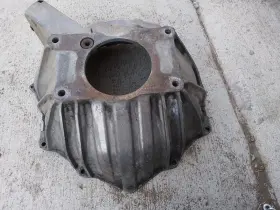 15562386 Chevrolet 88-91 Gmc Chevy Sm465 Aluminum Bellhousing #15562386 With Dust Cover Oem