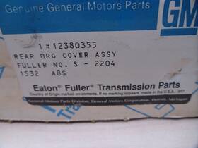Eaton Fuller S-2204 Gm 12380355 Rear Bearing Cover Assy 21678 S-1537 T2
