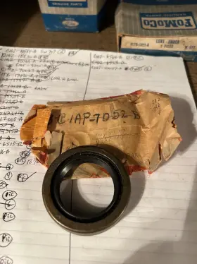 B5az-7052-a Ford Mustang Cougar Big Shaft Transmission Housing Seal Topload Nos
