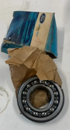 B7t-7025-a Ford Nos 1957 Truck Oem Output Shaft Bearing