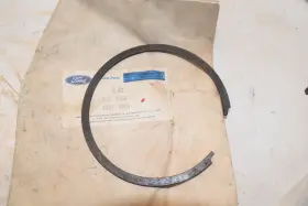 B8qh-7030-c Ford 1x Nos Snap Ring - B24-57