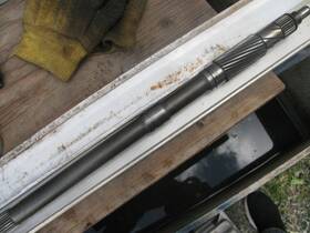 Ford C0dr-7061-a Falcon Comet S.w. Hed2.77 3 Speed Main Shaft 1960 To 1966 4 Bolt Cover Used