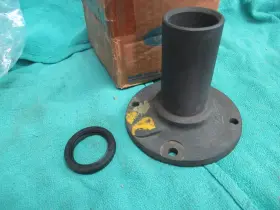 C3tr-7050b Ford F100 3 Speed Front Bearing Retainer Rf New In Box