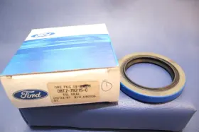 D8tz-7b215-c Ford D3tz-7b215-a Nos Front Output Oil Seal