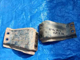 E7ta-7r314-aa Ford End Pieces For Transmission Crossmember 4x4 From 1997 F-250 With Manual
