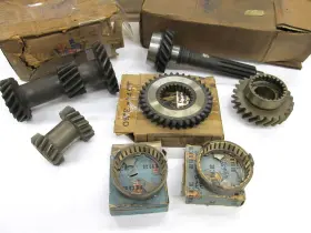 1310985 General Motors Nos 1940 -53 Buick Transmission Gear Set With Synchro Cups Series 40 50