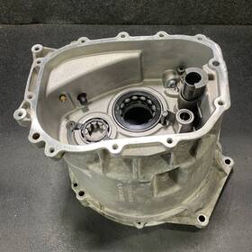 Getrag / Bmw 0037543bak 6-speed Manual Transmission Bellhousing Case 2229785 Oem