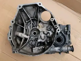 21000-pl3-a05 Honda 88-89 Civic Crx 5mt Transmission Clutch Case Housing Vss