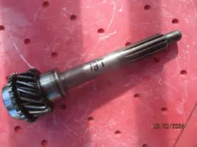 640428 Jeep With A T90 3 Speed Trans 18 Tooth Main Drive Gear 9 And 1/16 Long P/n