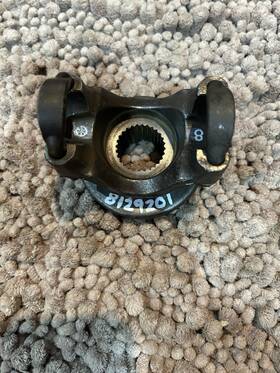 Jeep 8129201 Amc Model 20 Pinion Yoke U-bolt Type