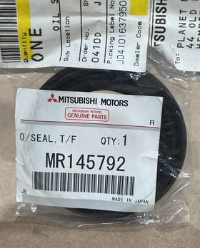 Mitsubishi Mr145792 Genuine Transfer Case Box Input Shaft Oil Seal L200 Pajero
