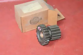 Npr92683 Mopar Nos 1957-68 Dodge Medium Duty Truck Reverse Idler Gear 433-d 4 Spd 1789409