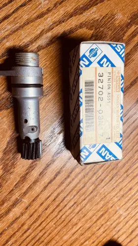 32702-03n17 Nissan Pickup Speedometer Pinion #32702-03n17 New Oem