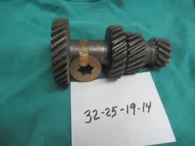 1540389 Original Borg/warner 46-66 Studebaker 3 Speed Cluster Gear T86e-8 32-25-19-14