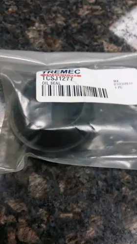 1300-044-020 Tremec 31 Spline Output Shaft Rear Oil Seal Tcsj1277