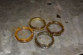 640390 Willys Jeep International T90 Transmission 2-3 Brass Synchro Sold In Pairs
